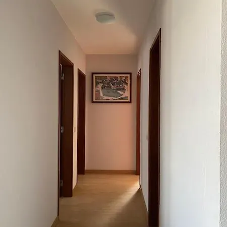 Cozy 3 Bedroom With Free Parking Premises Διαμέρισμα