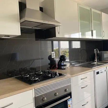 Cozy 3 Bedroom With Free Parking Premises פורטימאו